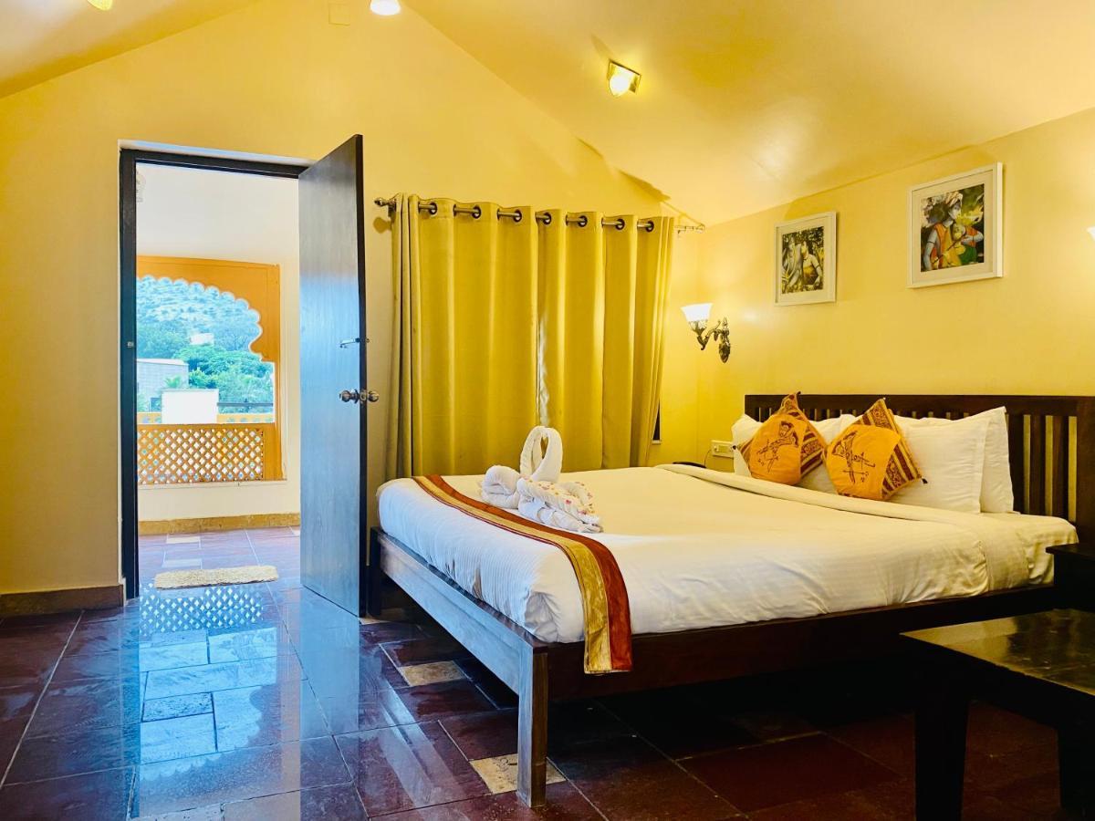 Udai Farmhouse - A Peacefull Riverside Hotel Udaipur