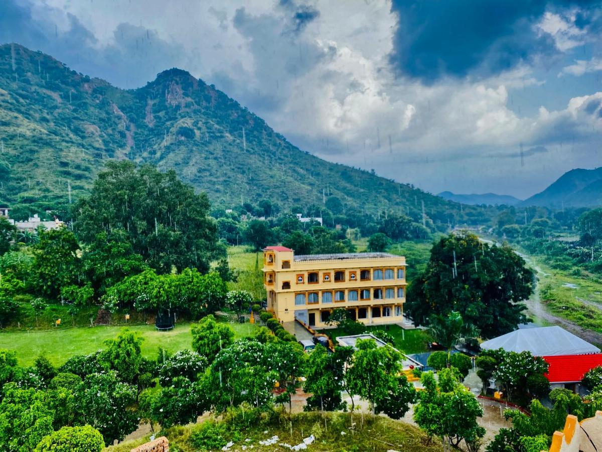 Udai Farmhouse - A Peacefull Riverside