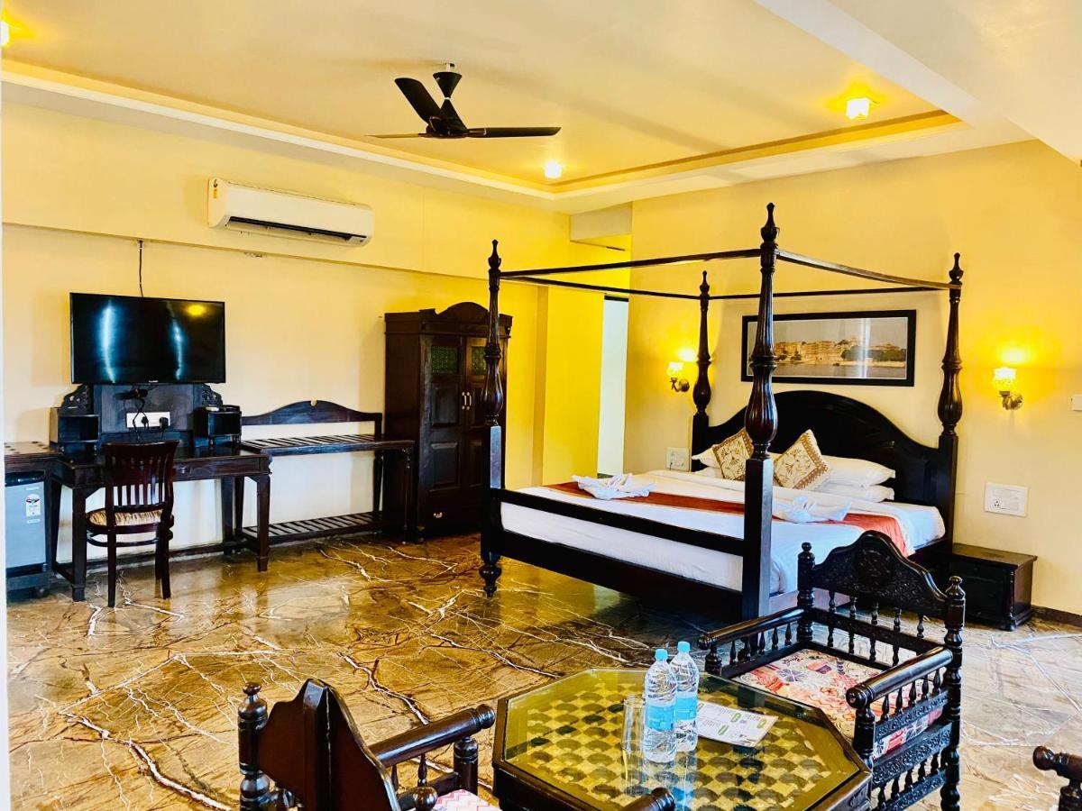 Udai Farmhouse - A Peacefull Riverside Hotel 4*